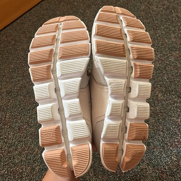 On clouds, Cloud 5, size 7 - Picture 3 of 5